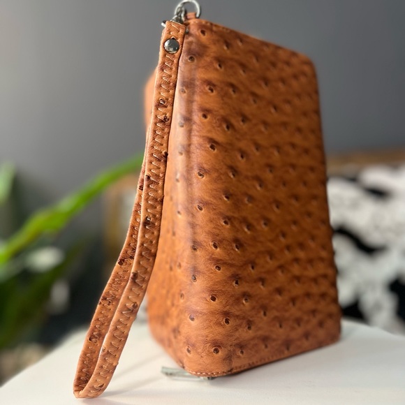 Wristlet - Picture 16 of 16